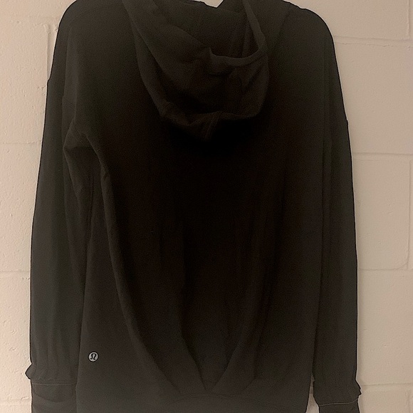 Adorable Lululemon pullover - Picture 3 of 4